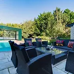 Des Courses - Piscine Et Jardin וילה