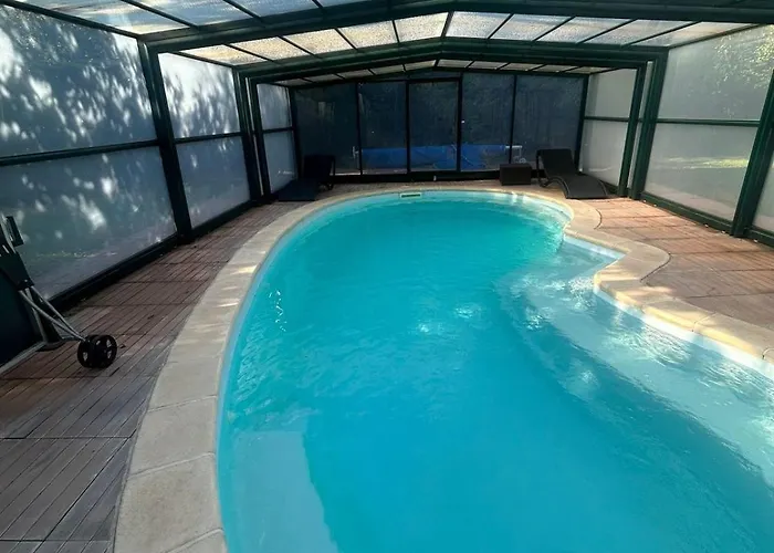 Des Courses - Piscine Et Jardin فيلة