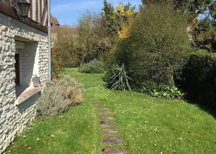 Des Courses - Piscine Et Jardin Deauville