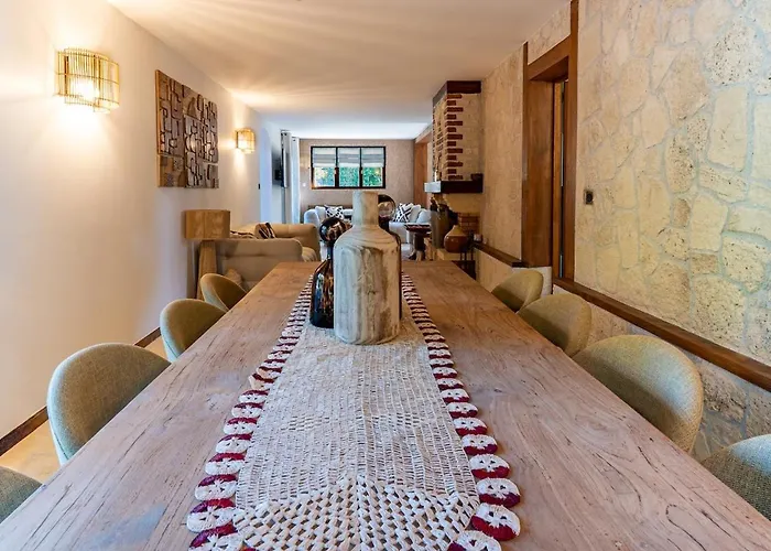 Des Courses - Piscine Et Jardin فيلة *