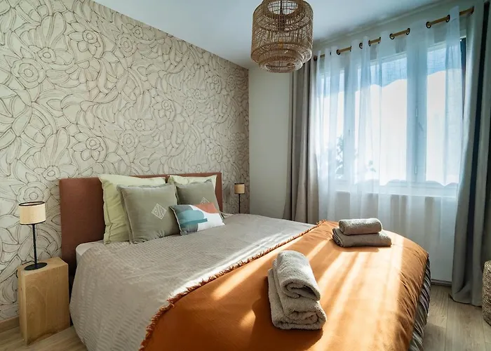 Des Courses - Piscine Et Jardin فيلة *