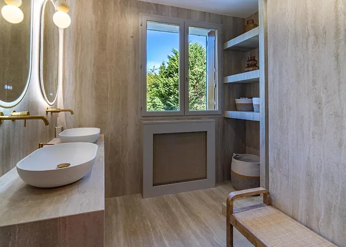 Des Courses - Piscine Et Jardin فيلة دوفييل